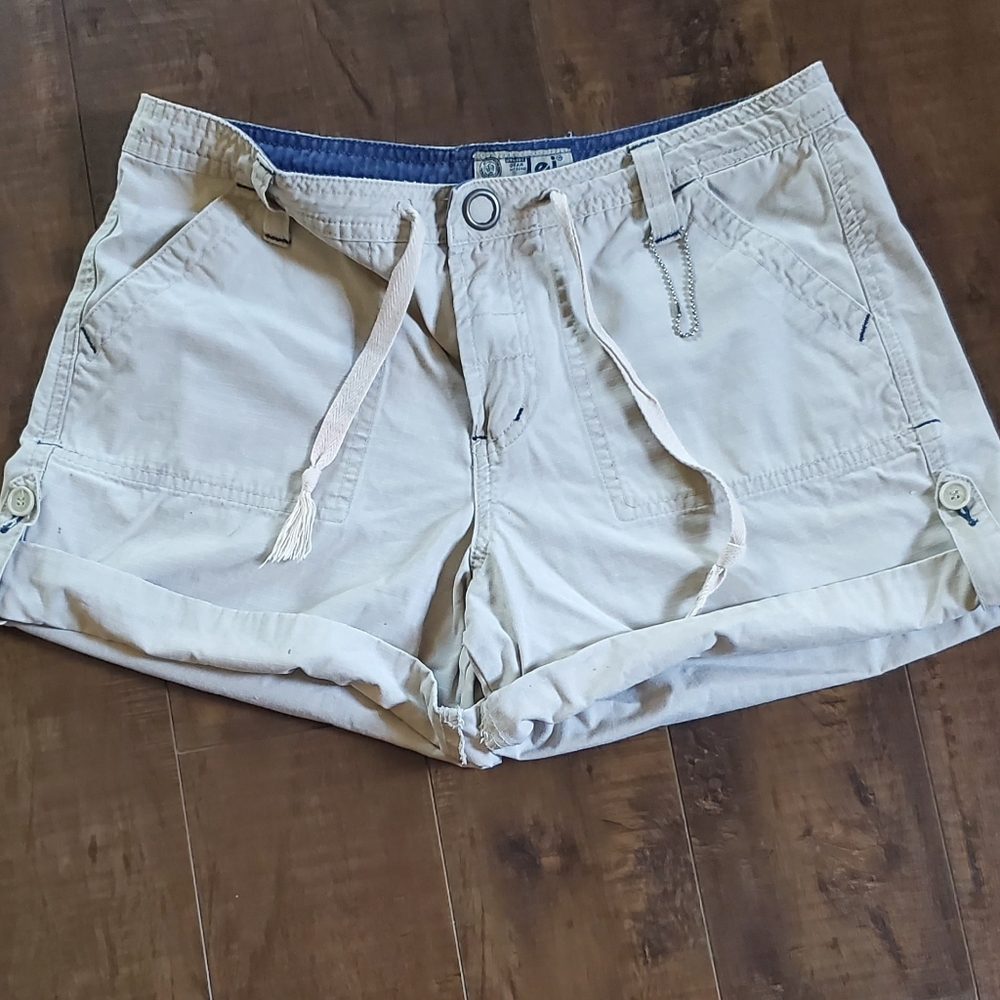 Casual Beige Women Shorts With Pick Up Strap Size 7